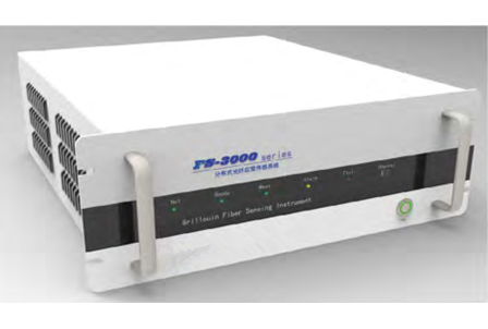 FS-3000分布式光纤应变|温度解调仪(BOTDA)是一款基于布里渊散射和光时域散射原理而研发的分布式监测主机，分布式光纤应变监测仪为双端测量模式，具有信噪比高，测量精度高，空间分辨率高、操作简便、界面友好、性能稳定等优点，可应用于长距离的分布式应变、温度的实时在线监测，石油天然气管线、油井等泄漏温度监测等，所以也是长距离分布式光纤管道泄漏监测系统​解决方案之一。
